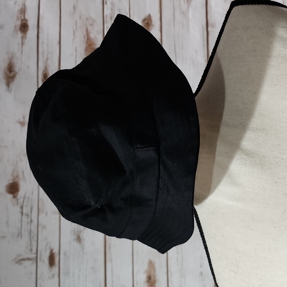 Adidas Bucket Hat ⭐️NWT!⭐️ - Picture 3 of 6